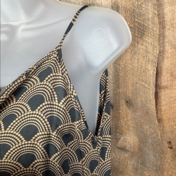 Women's Dark Gray and Tan Scallop Print Spaghetti Strap Tank Top - Picture 3 of 8